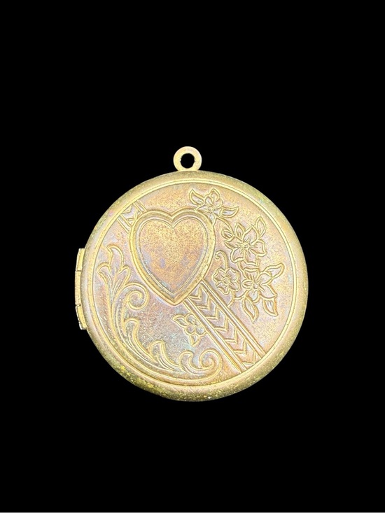 Vintage Jewelry - Vintage Round Cutout Locket Pendant Gold-tone